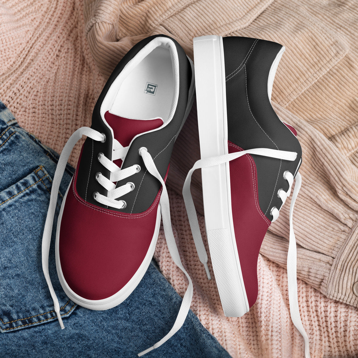 Women’s lace-up canvas shoes